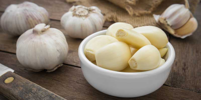 Image of fresh whole garlic and garlic cloves